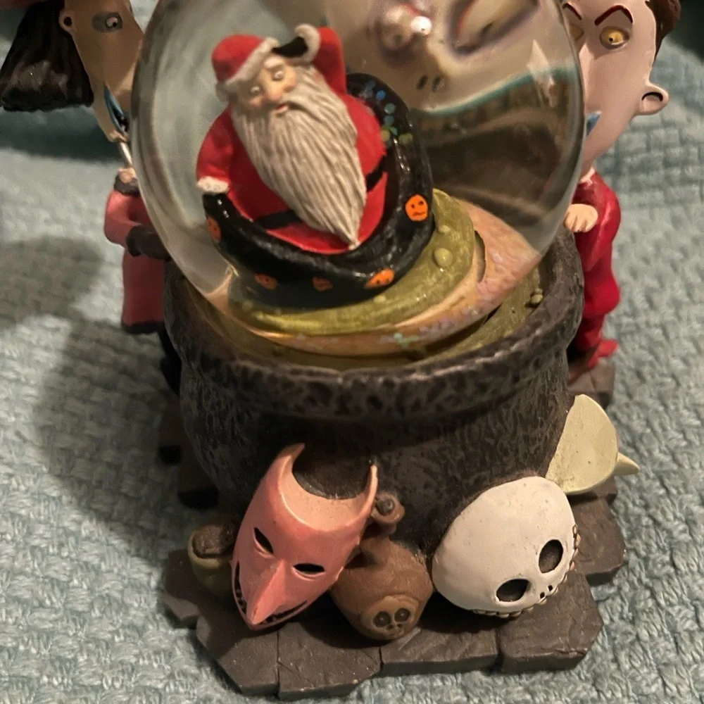 Disney's Nightmare Before Christmas RETIRED Lock Shock & Barrel Snow Globe Read - Picture 2 of 9